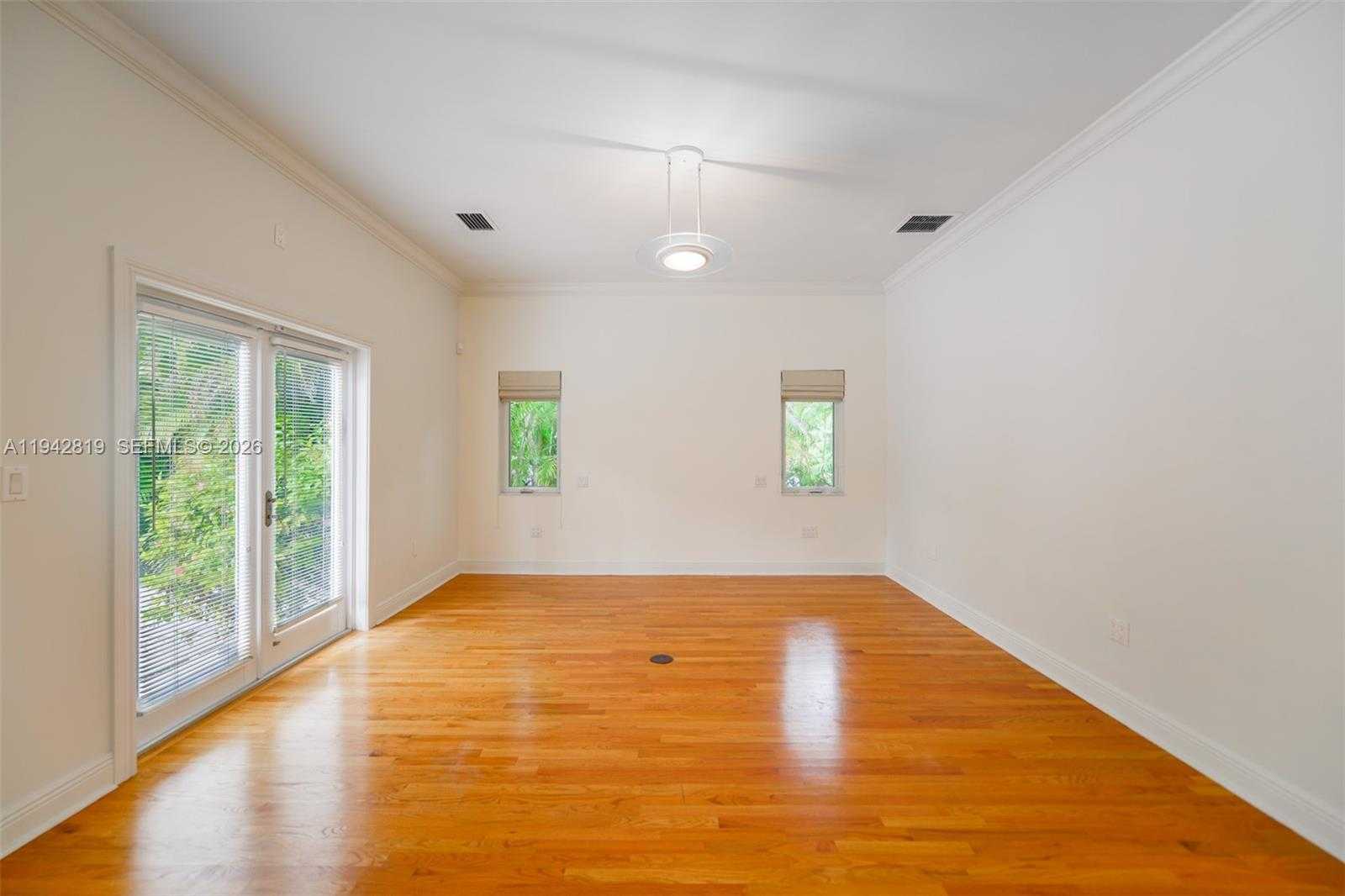 Small Image of 911 MARIANA AVE, Coral Gables Number 15