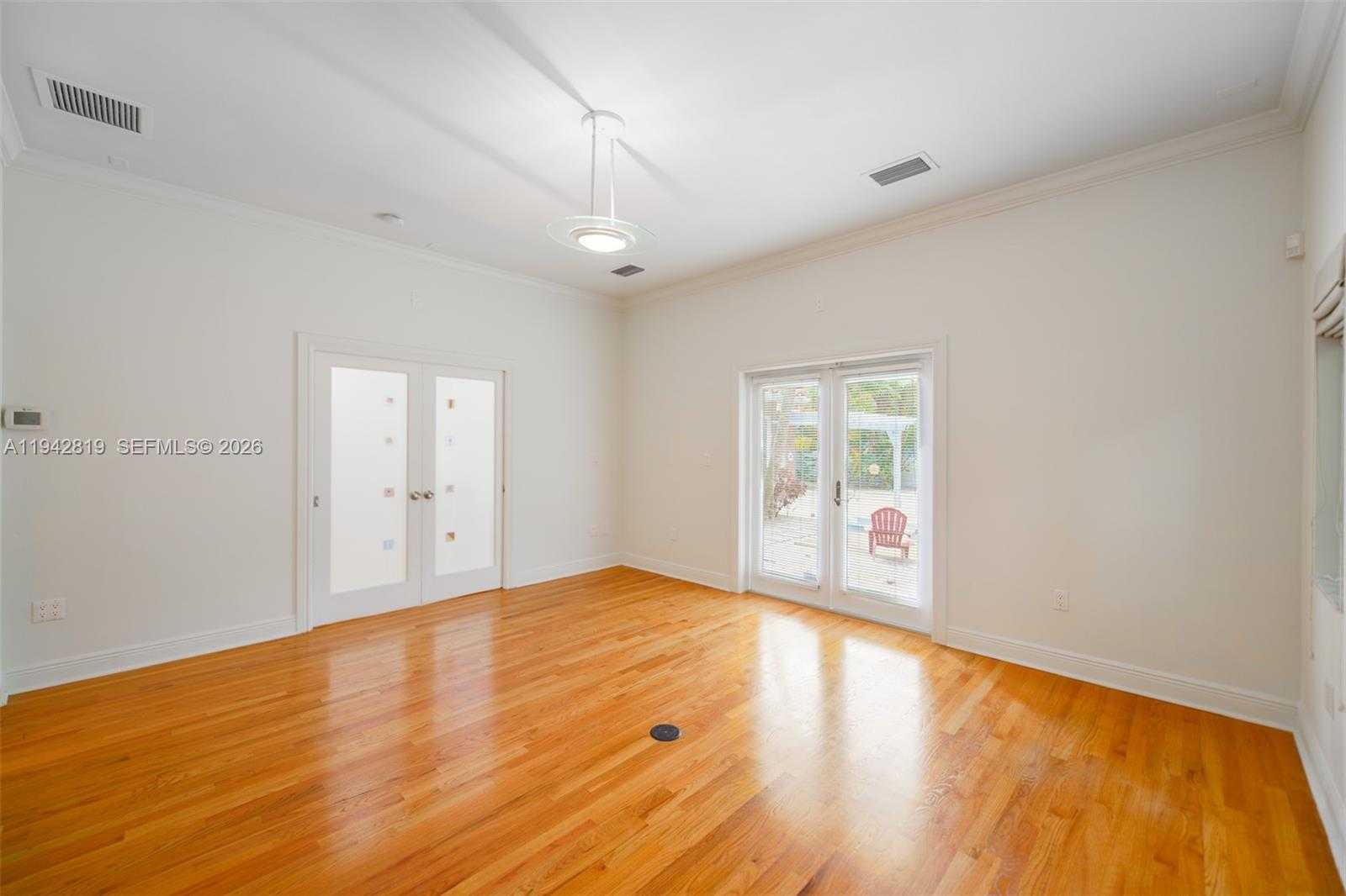 Small Image of 911 MARIANA AVE, Coral Gables Number 17