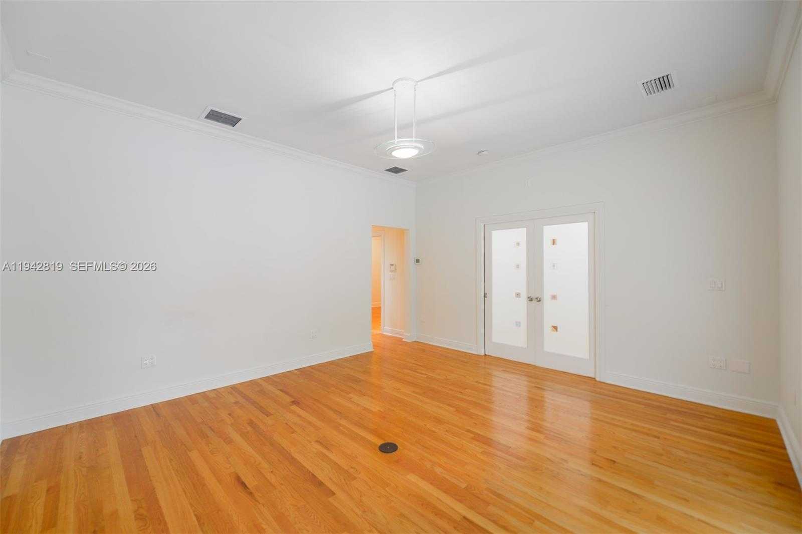 Small Image of 911 MARIANA AVE, Coral Gables Number 18