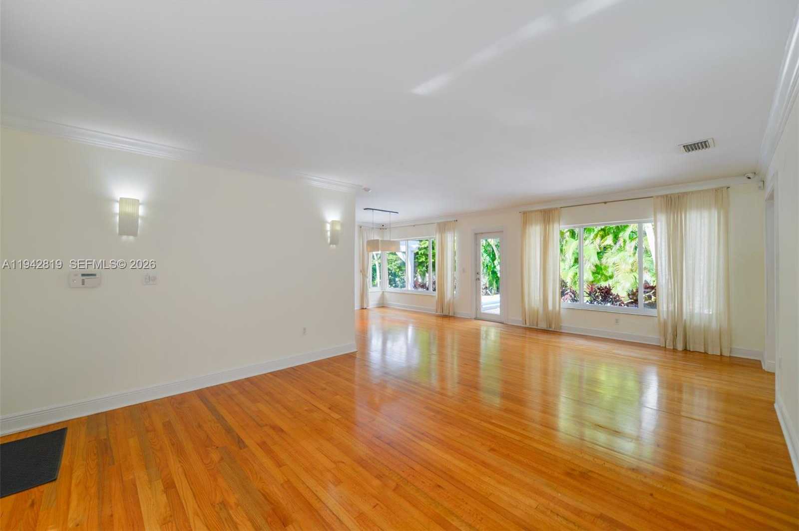 Small Image of 911 MARIANA AVE, Coral Gables Number 2