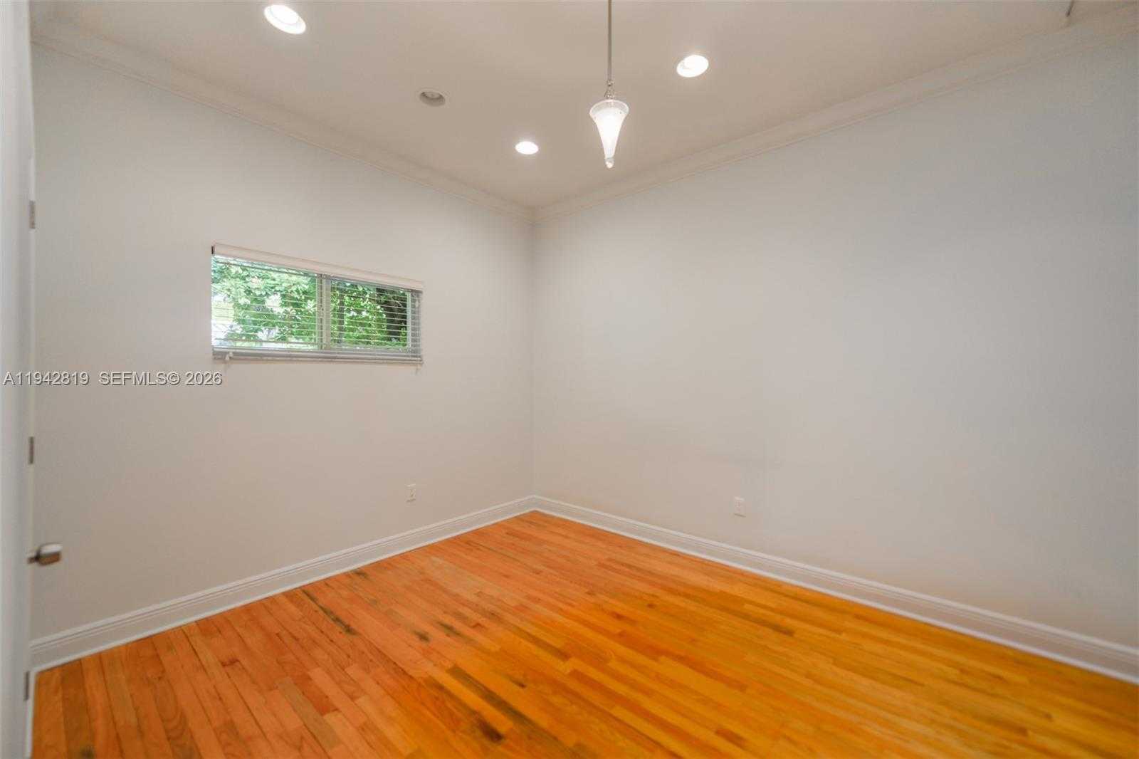 Small Image of 911 MARIANA AVE, Coral Gables Number 21