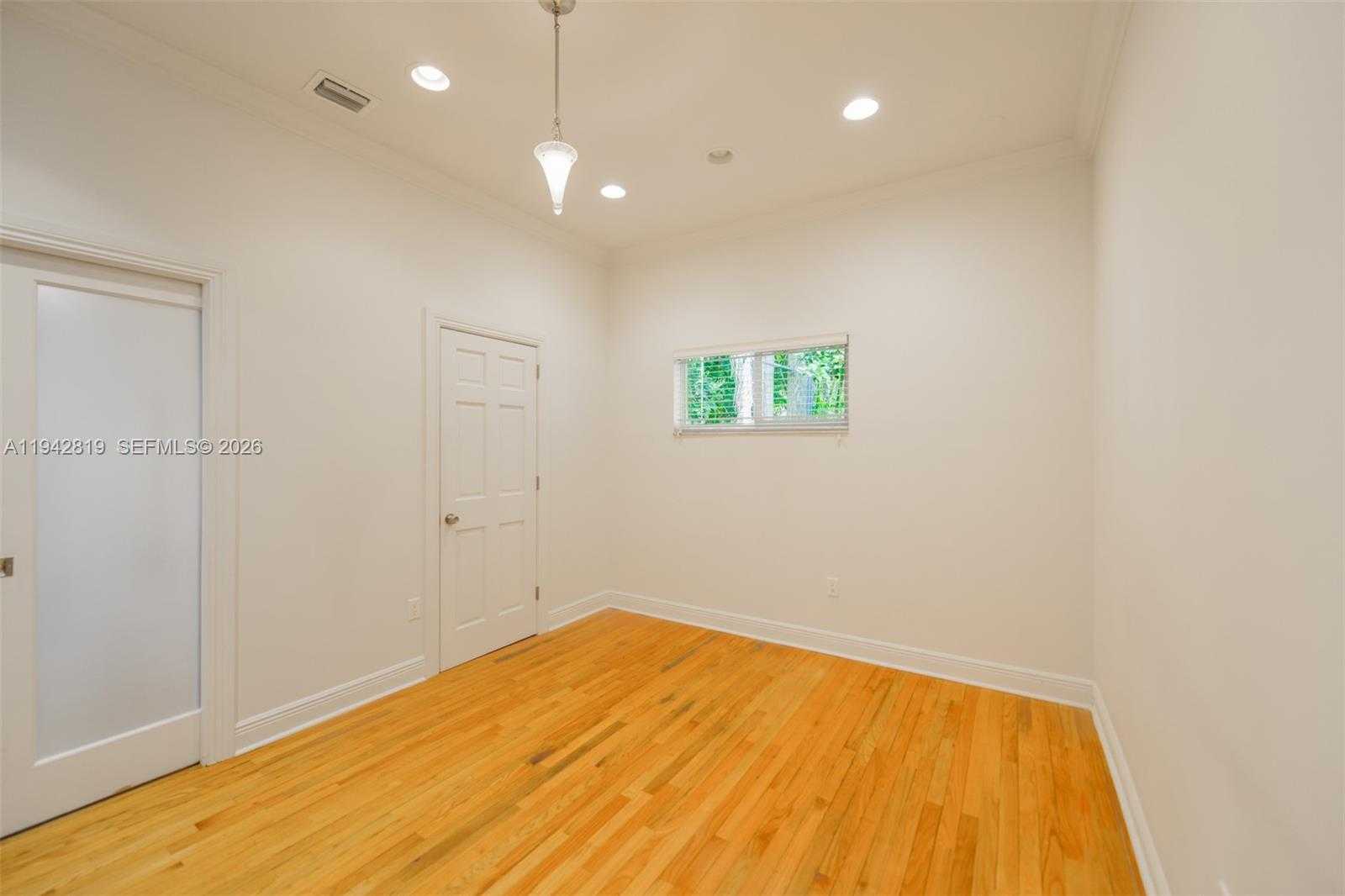 Small Image of 911 MARIANA AVE, Coral Gables Number 24