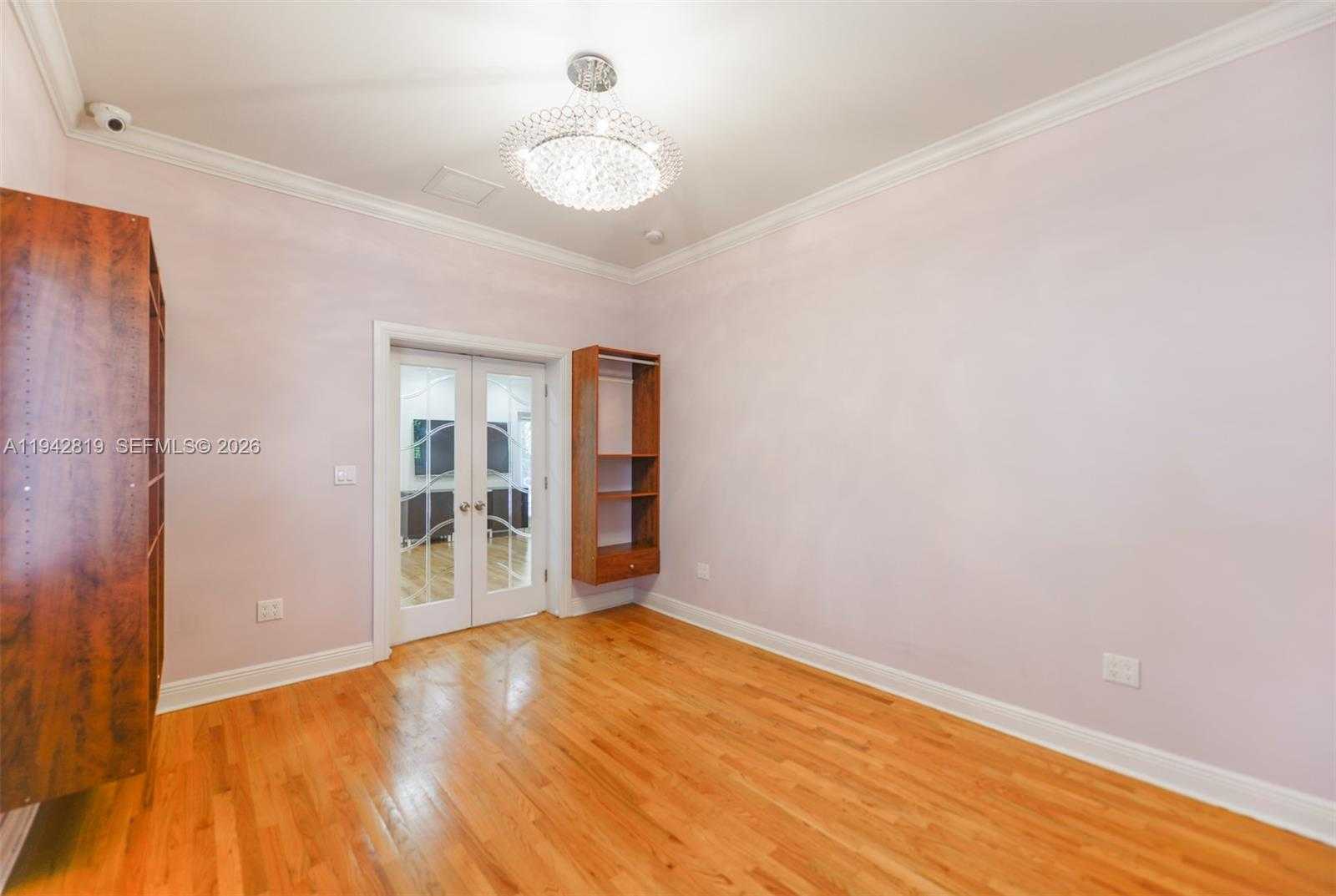 Small Image of 911 MARIANA AVE, Coral Gables Number 27