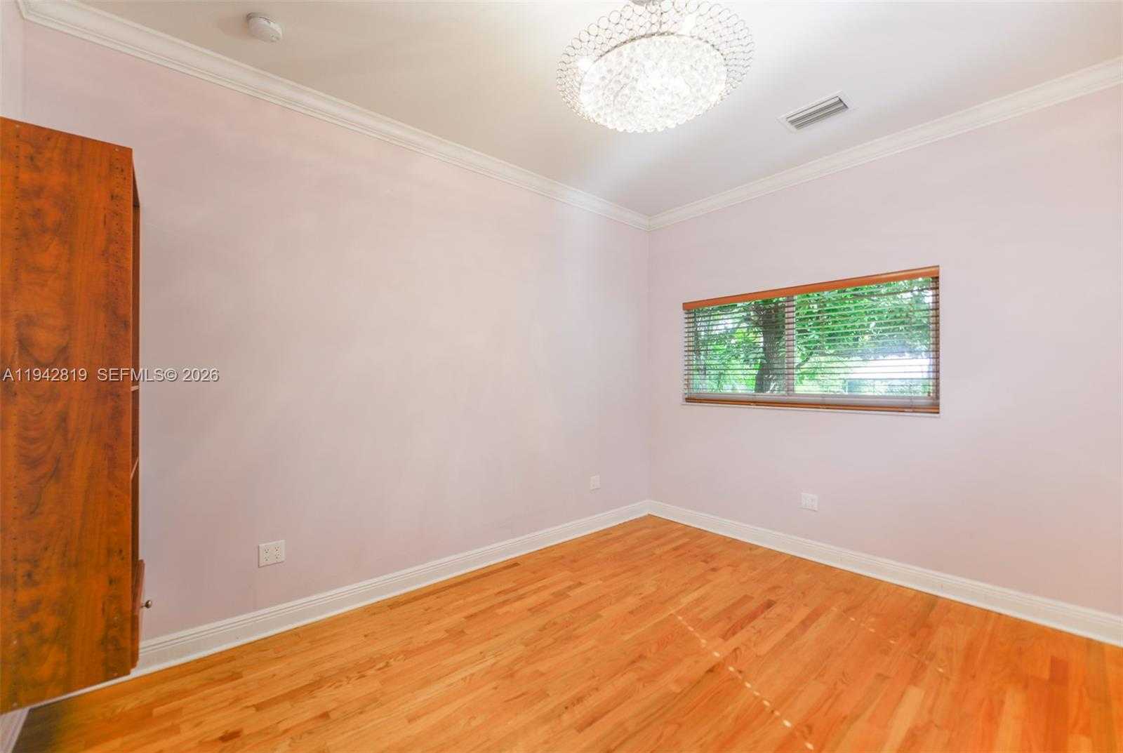 Small Image of 911 MARIANA AVE, Coral Gables Number 28