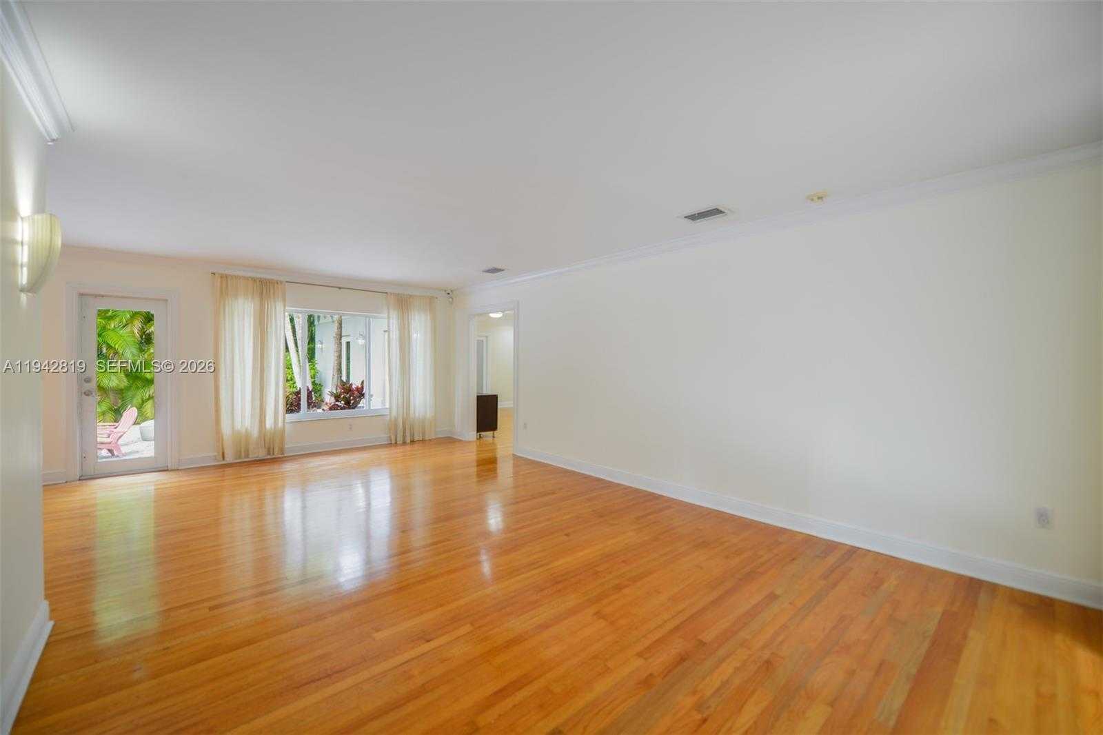 Small Image of 911 MARIANA AVE, Coral Gables Number 3