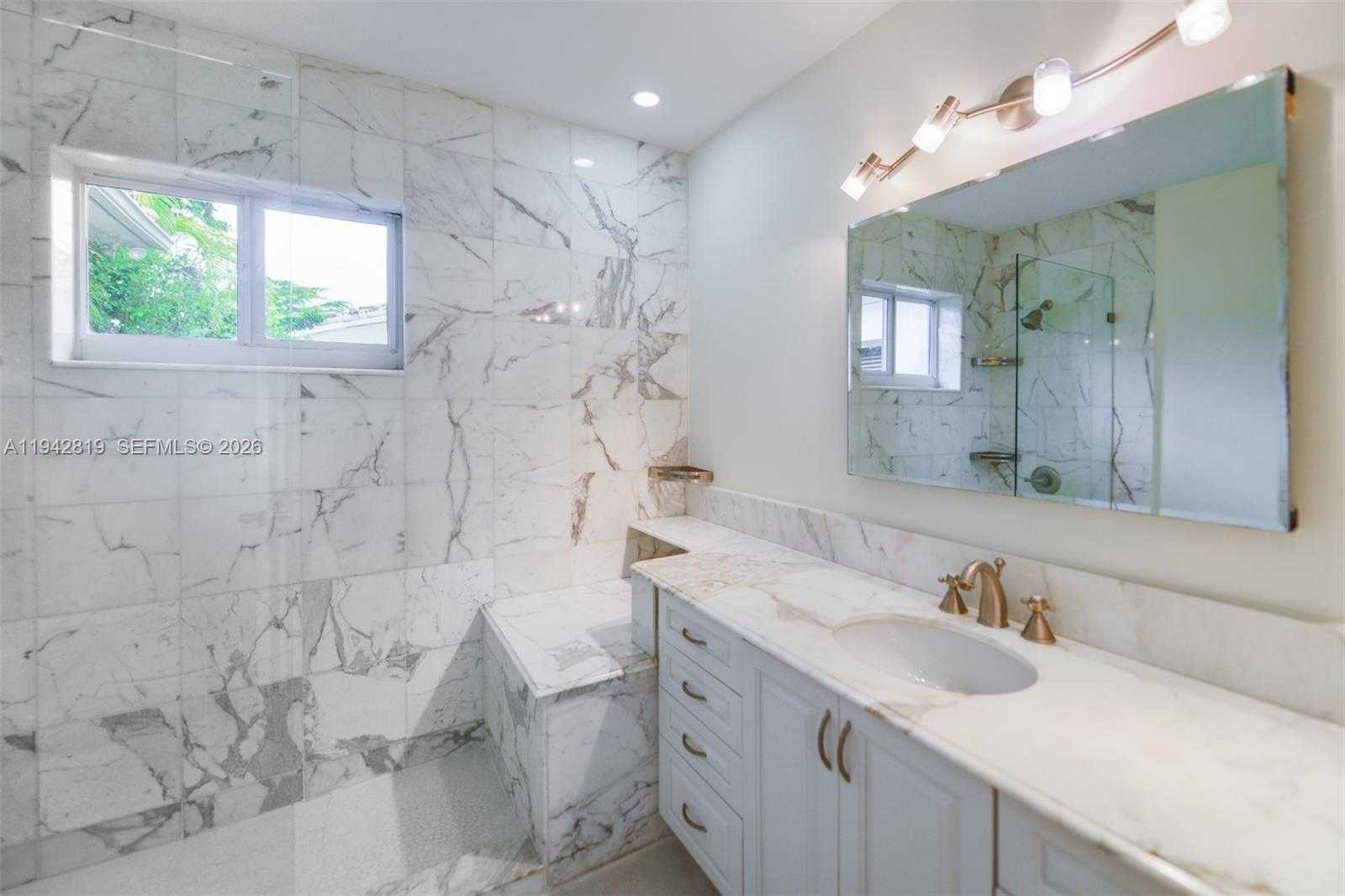 Small Image of 911 MARIANA AVE, Coral Gables Number 37