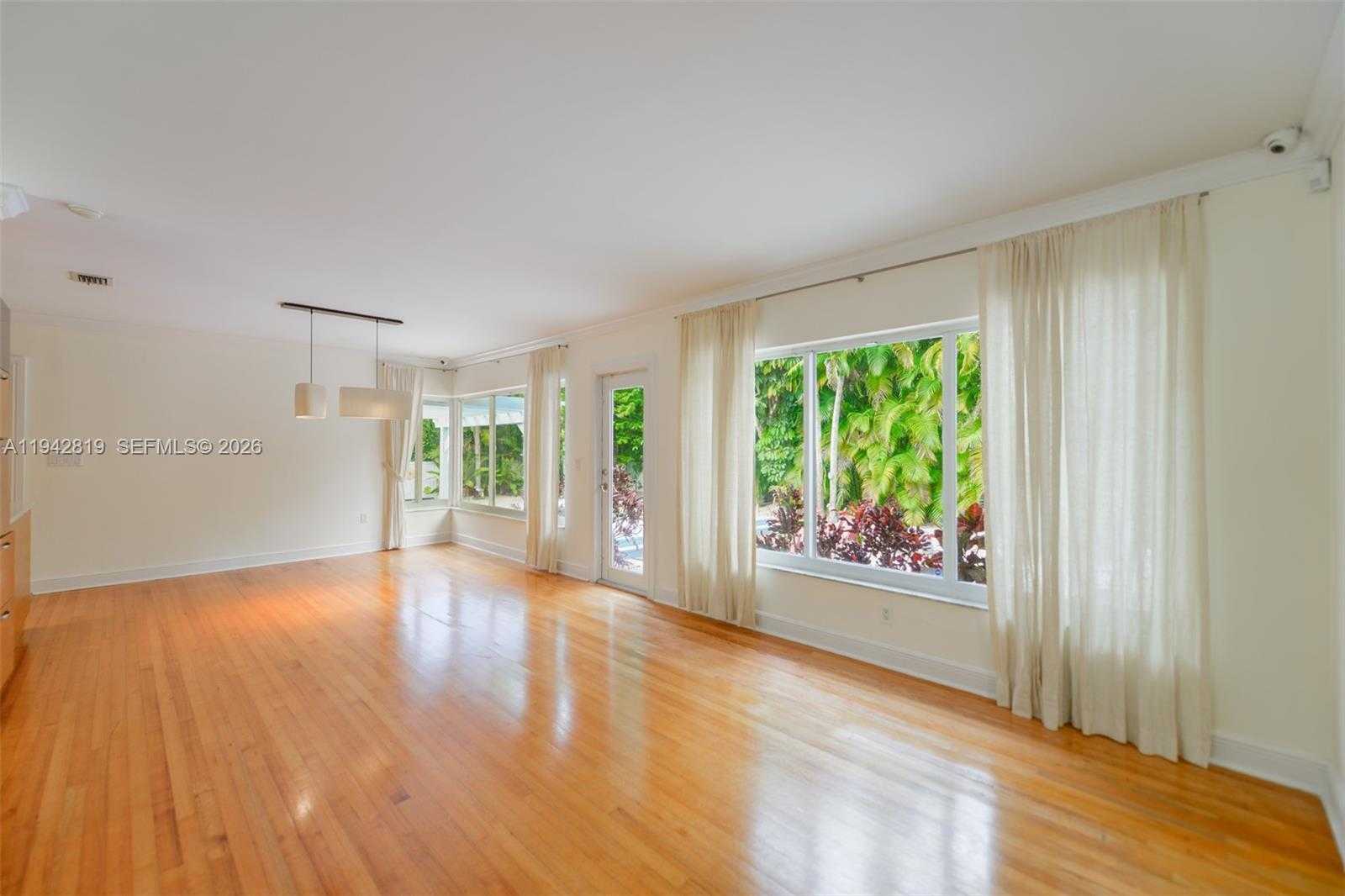 Small Image of 911 MARIANA AVE, Coral Gables Number 4