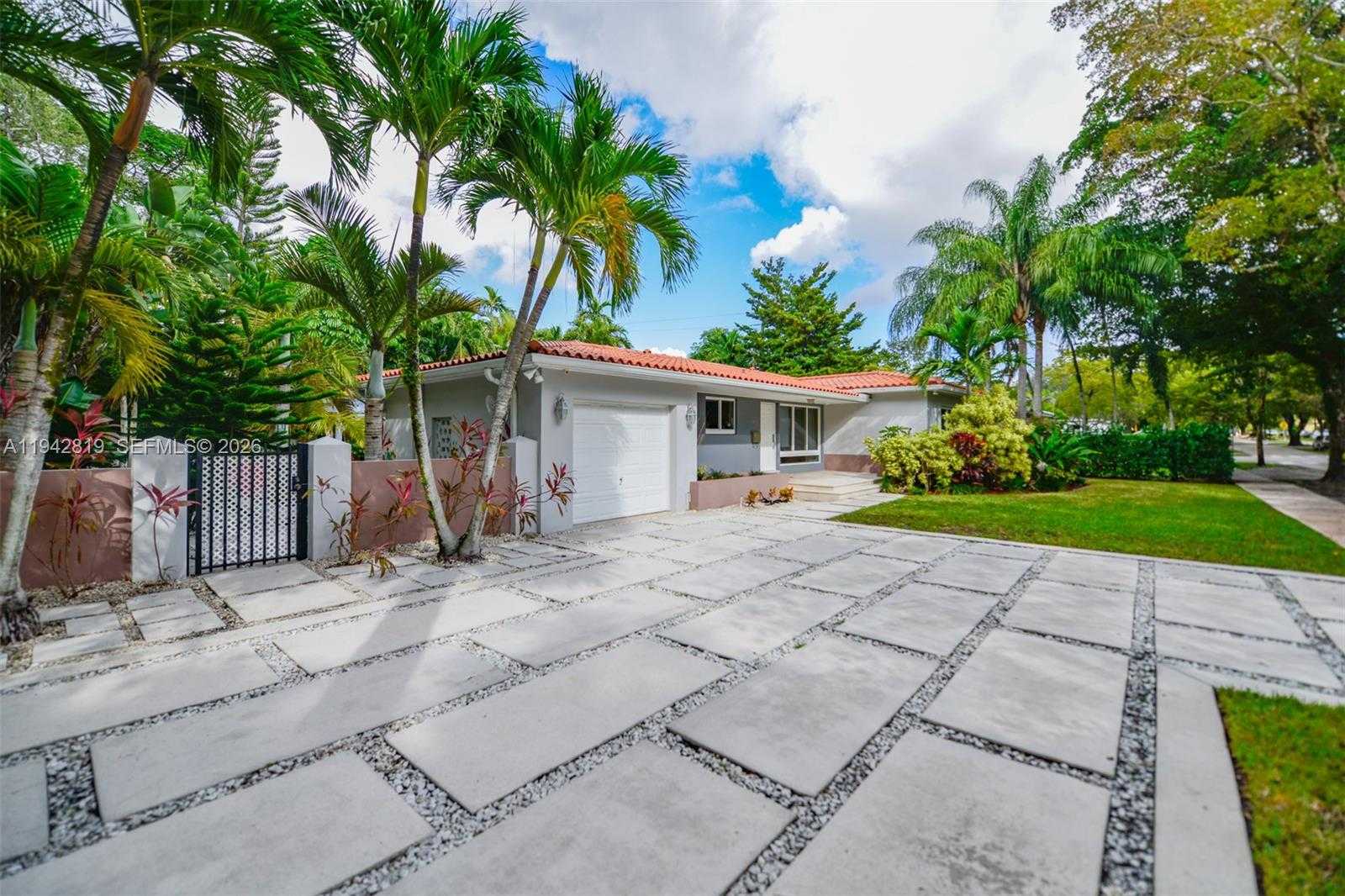 Small Image of 911 MARIANA AVE, Coral Gables Number 52