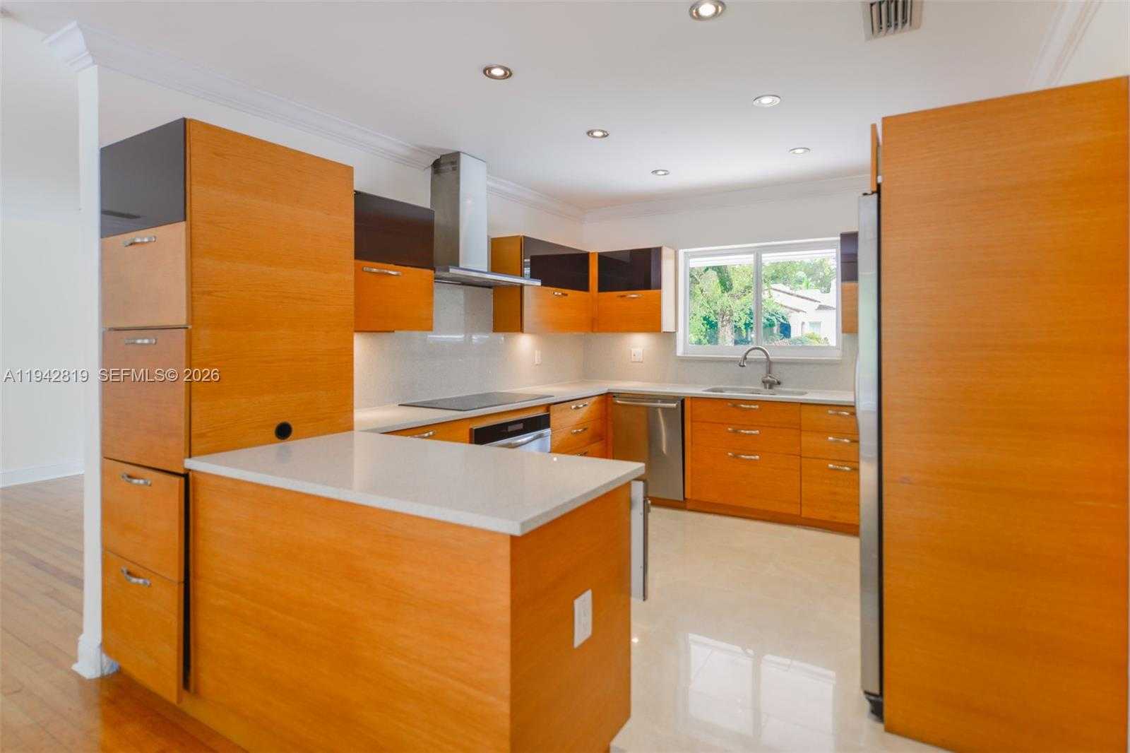 Small Image of 911 MARIANA AVE, Coral Gables Number 7