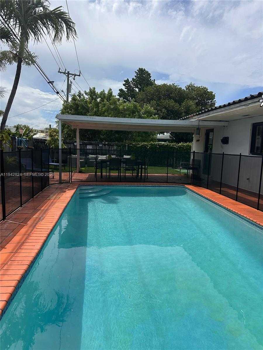 Small Image of 20600 SOUTH WEST 116TH RD, Miami Number 29