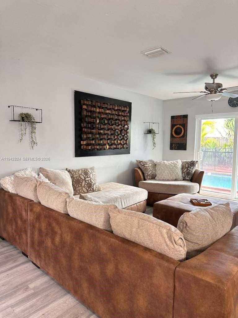 Small Image of 20600 SOUTH WEST 116TH RD, Miami Number 8