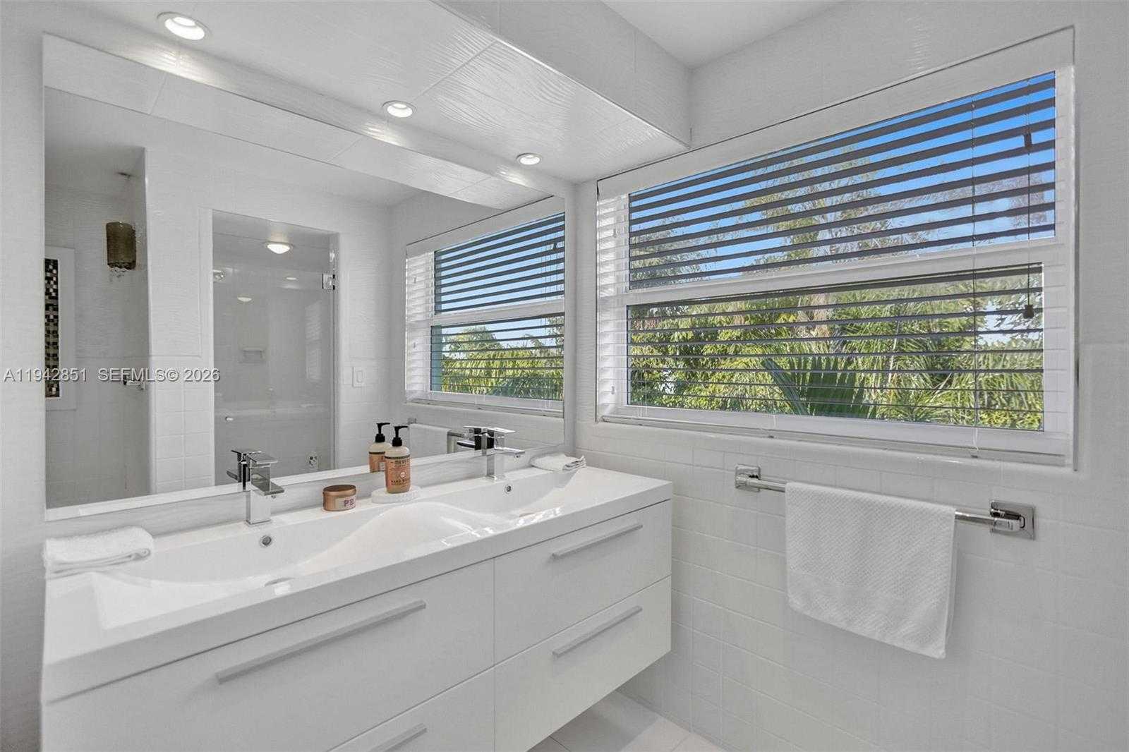 Small Image of 286 BAL BAY DR #3A, Bal Harbour Number 15
