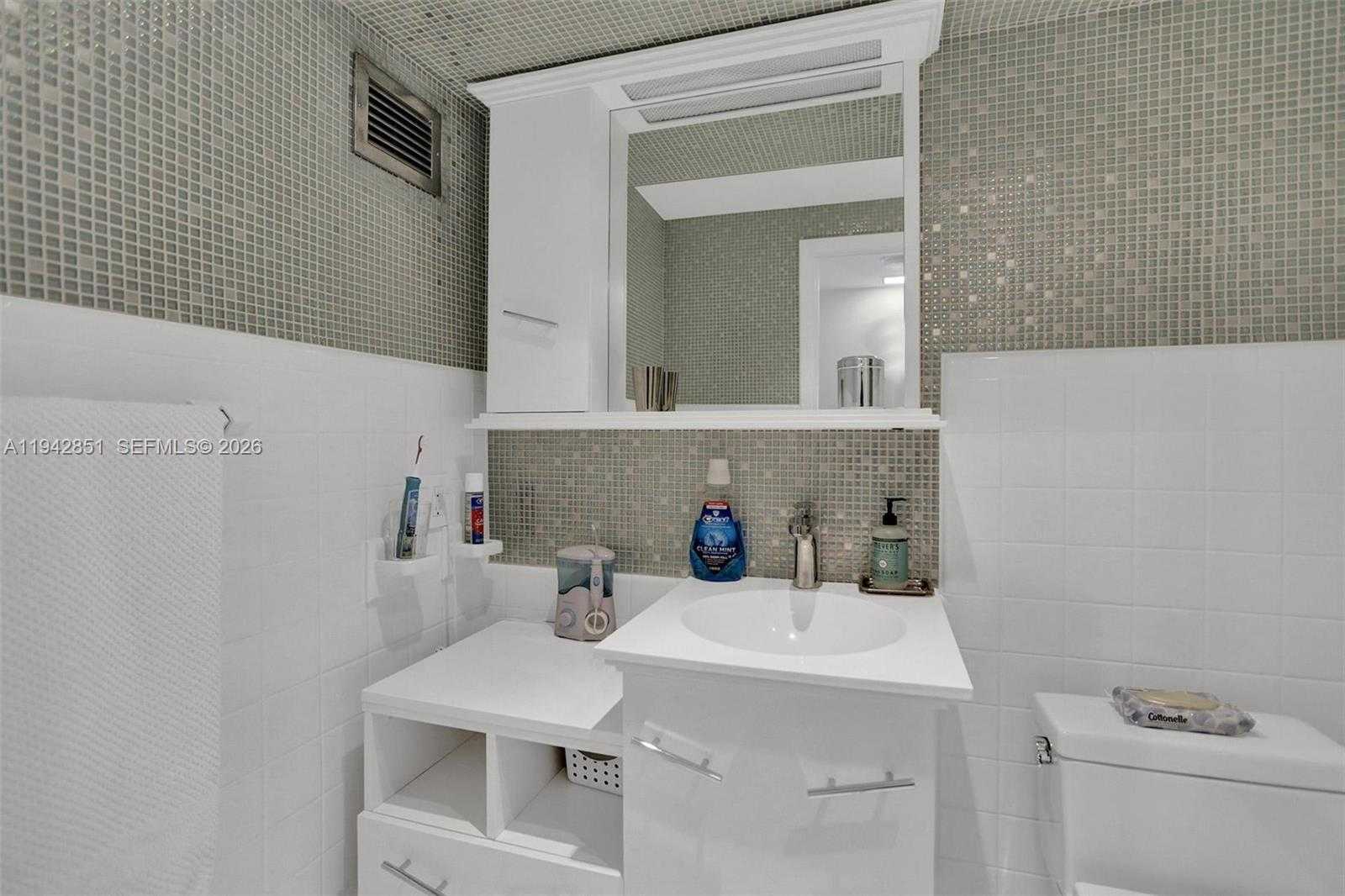 Small Image of 286 BAL BAY DR #3A, Bal Harbour Number 22