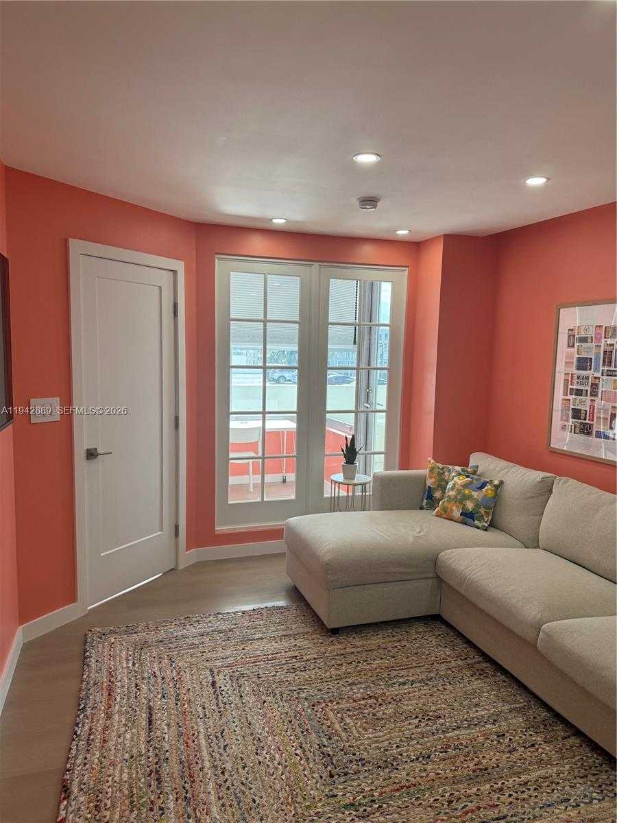 Small Image of 2899 COLLINS AVE #416, Miami Beach Number 1