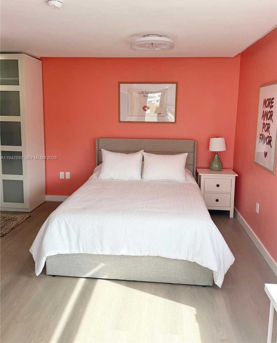 Small Image of 2899 COLLINS AVE #416, Miami Beach Number 6