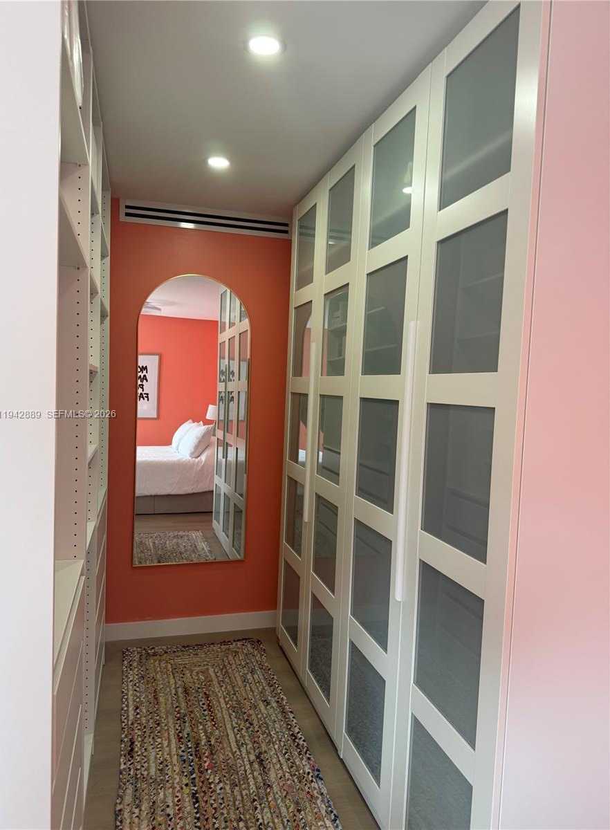 Small Image of 2899 COLLINS AVE #416, Miami Beach Number 8