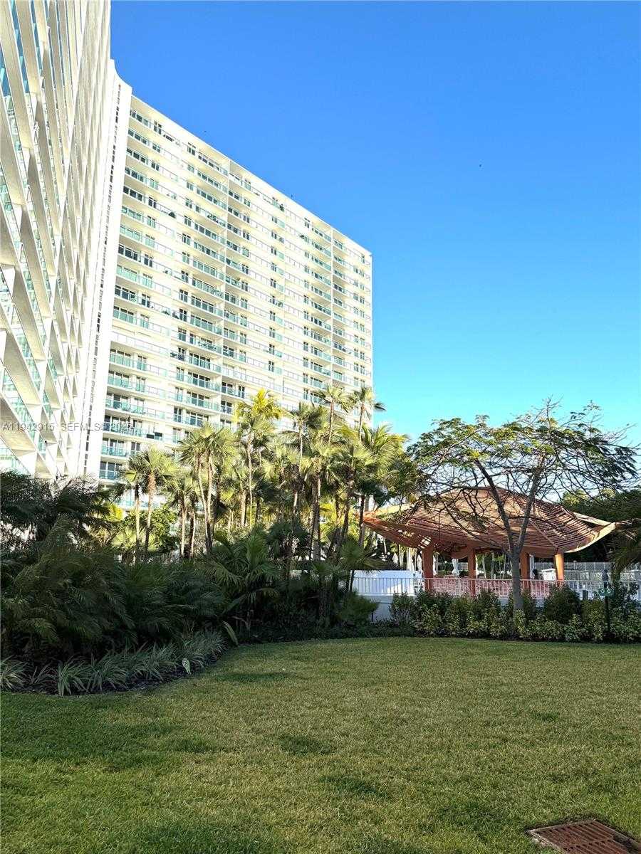 Small Image of 100 BAYVIEW DR #1611, Sunny Isles Beach Number 14