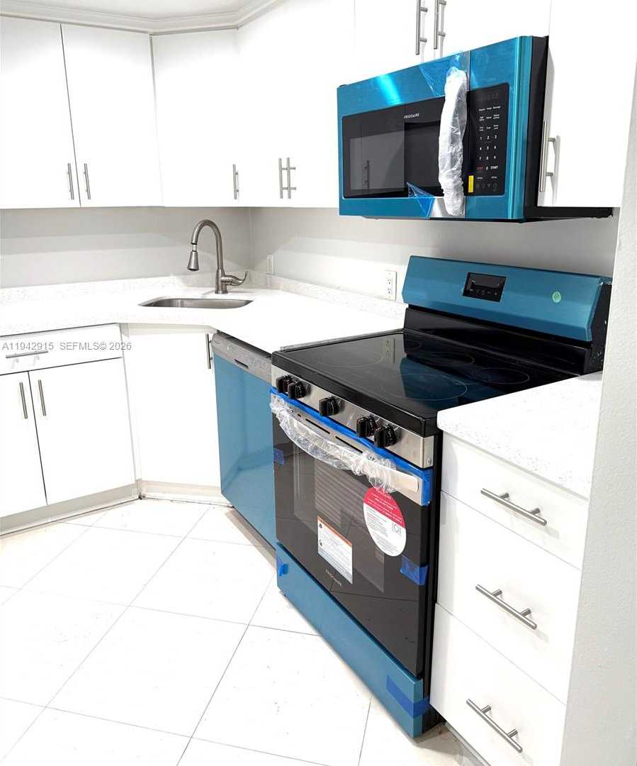 Small Image of 100 BAYVIEW DR #1611, Sunny Isles Beach Number 6