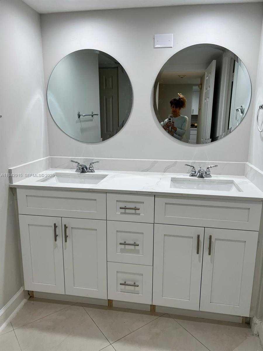 Small Image of 100 BAYVIEW DR #1611, Sunny Isles Beach Number 7