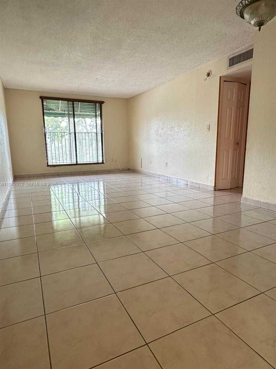 Small Image of 606 WEST 81ST ST #305, Hialeah Number 1