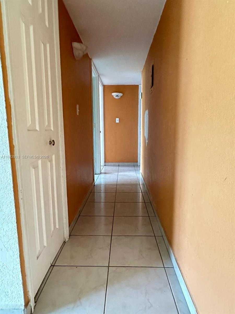 Small Image of 606 WEST 81ST ST #305, Hialeah Number 4