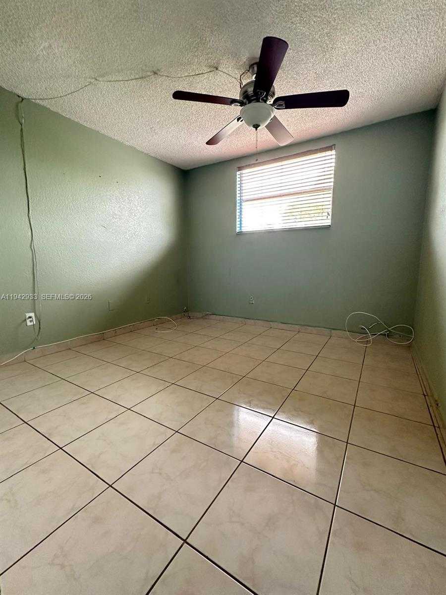 Small Image of 606 WEST 81ST ST #305, Hialeah Number 5
