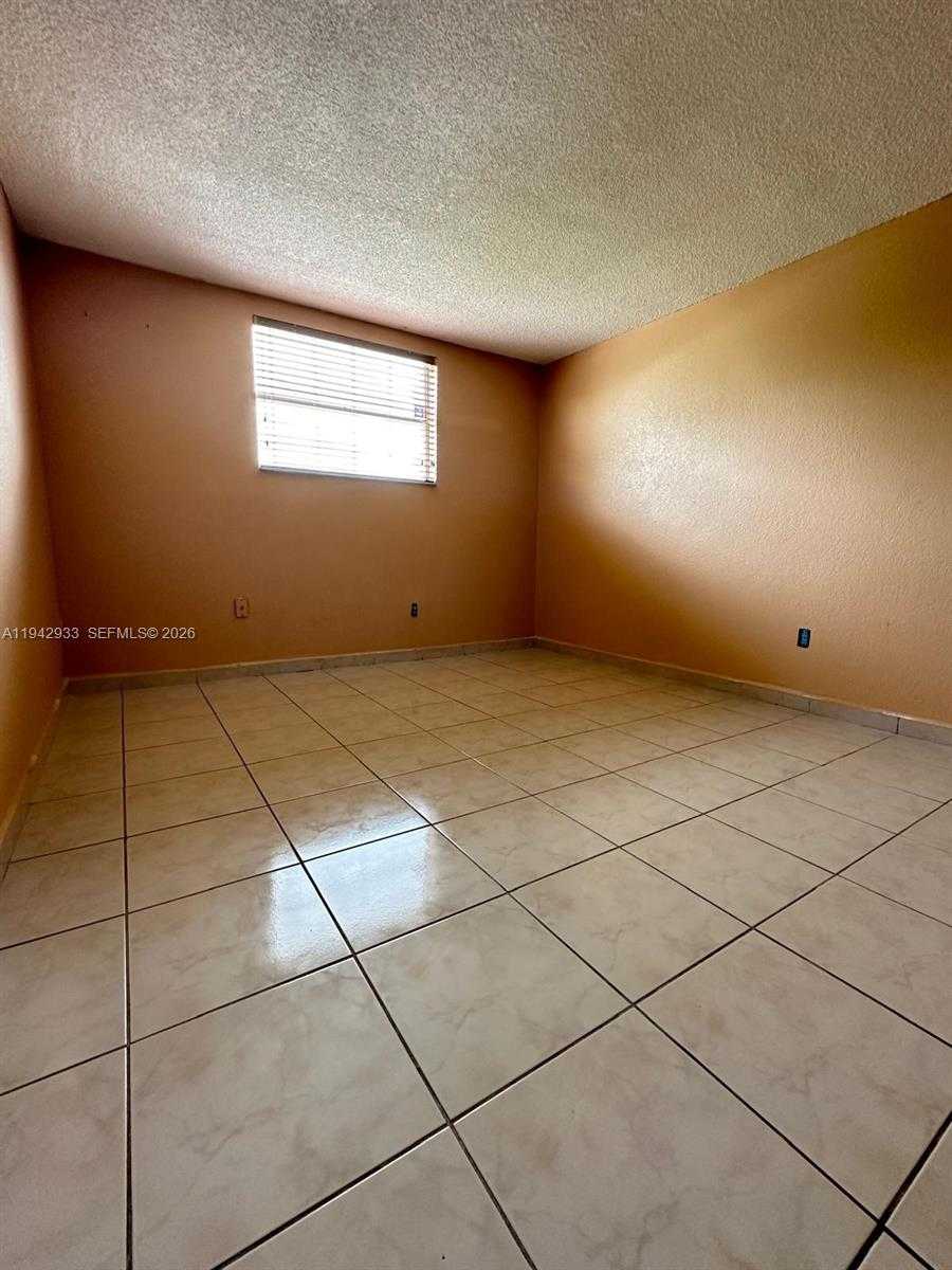 Small Image of 606 WEST 81ST ST #305, Hialeah Number 6