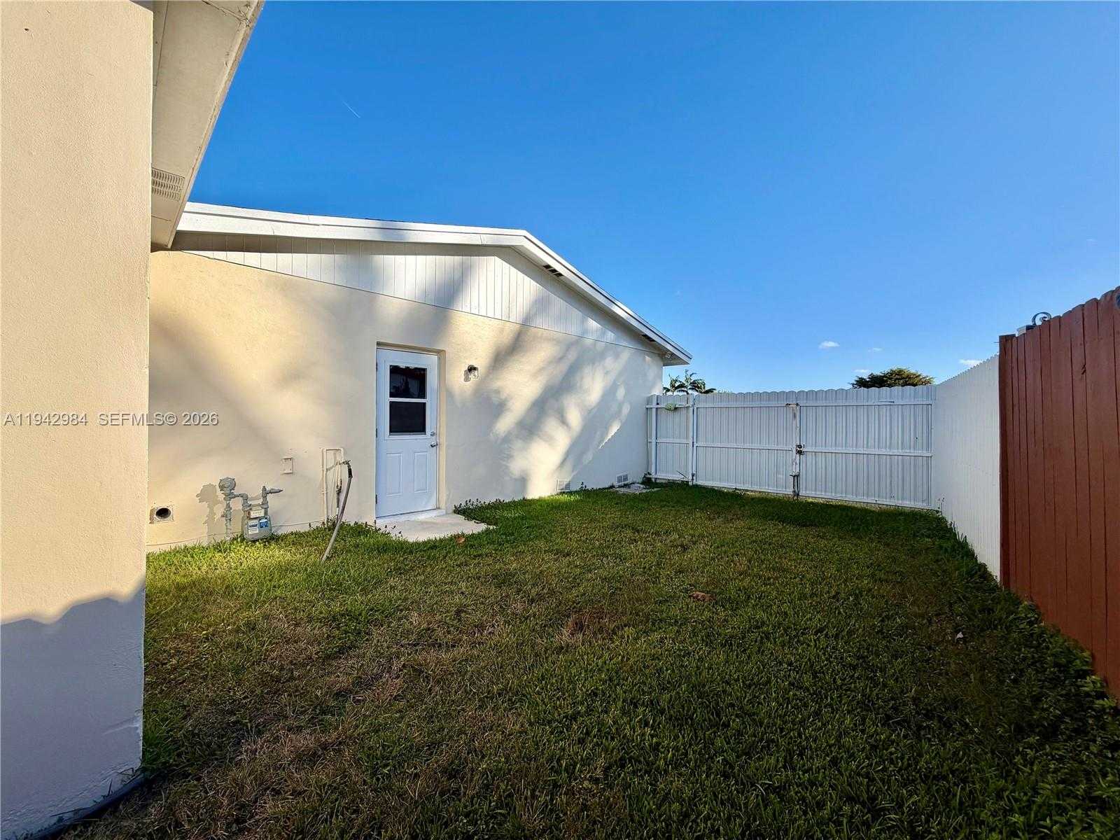 Small Image of 12111 SOUTH WEST 107TH ST, Miami Number 25