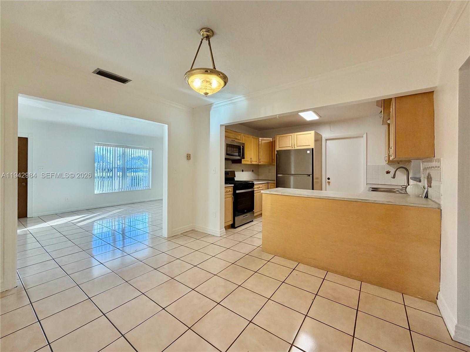 Small Image of 12111 SOUTH WEST 107TH ST, Miami Number 6