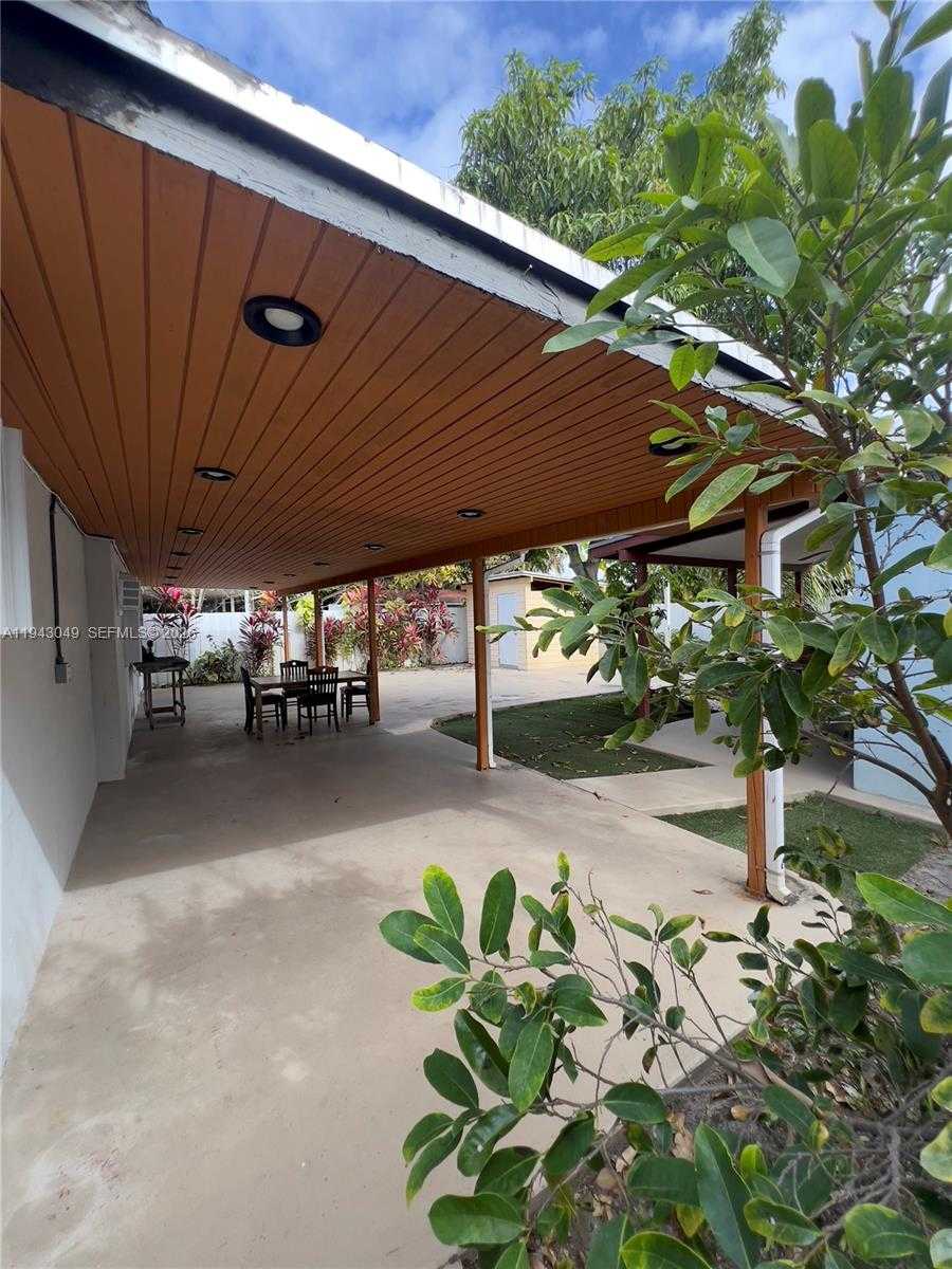 Small Image of 2761 SOUTH WEST 33RD CT #A, Miami Number 18