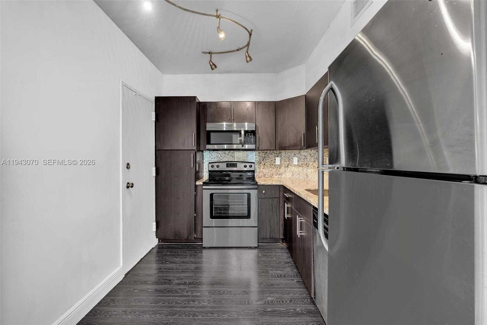 Small Image of 500 BAYVIEW DR #228, Sunny Isles Beach Number 10