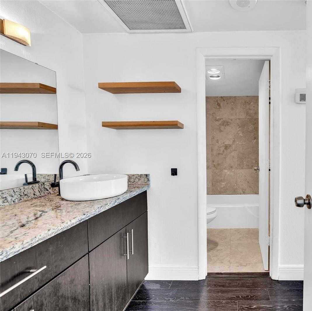 Small Image of 500 BAYVIEW DR #228, Sunny Isles Beach Number 22