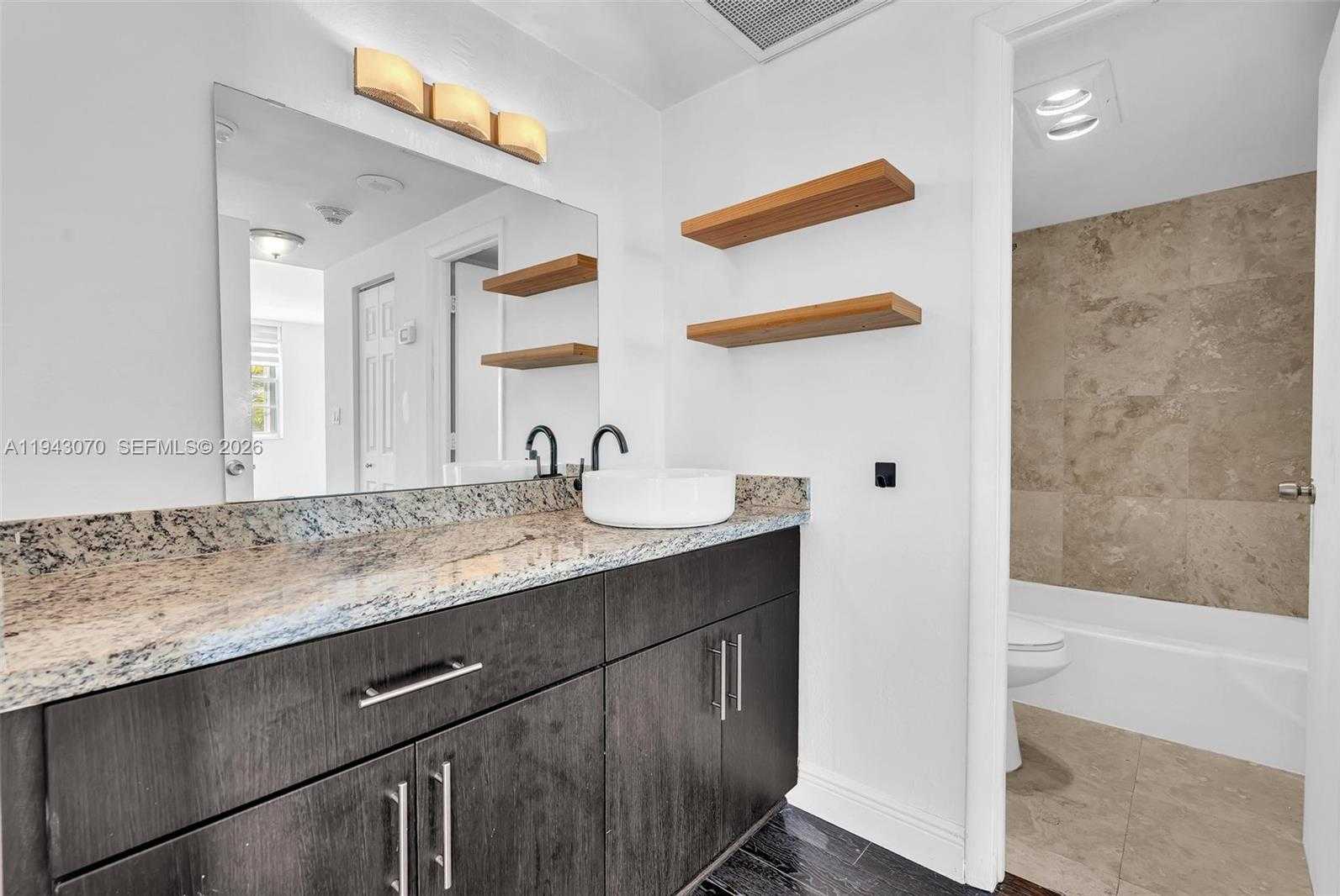 Small Image of 500 BAYVIEW DR #228, Sunny Isles Beach Number 23