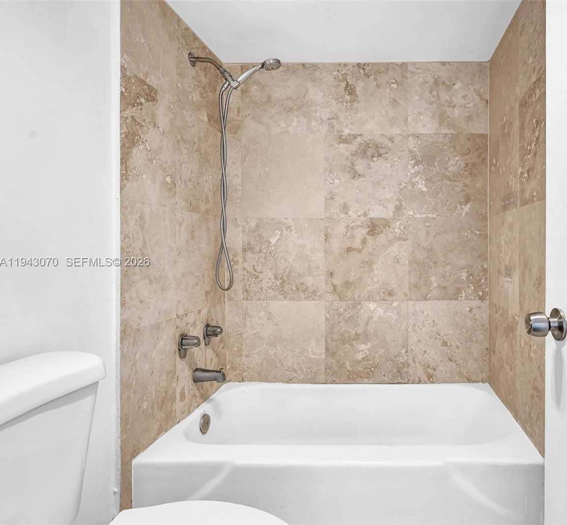 Small Image of 500 BAYVIEW DR #228, Sunny Isles Beach Number 24