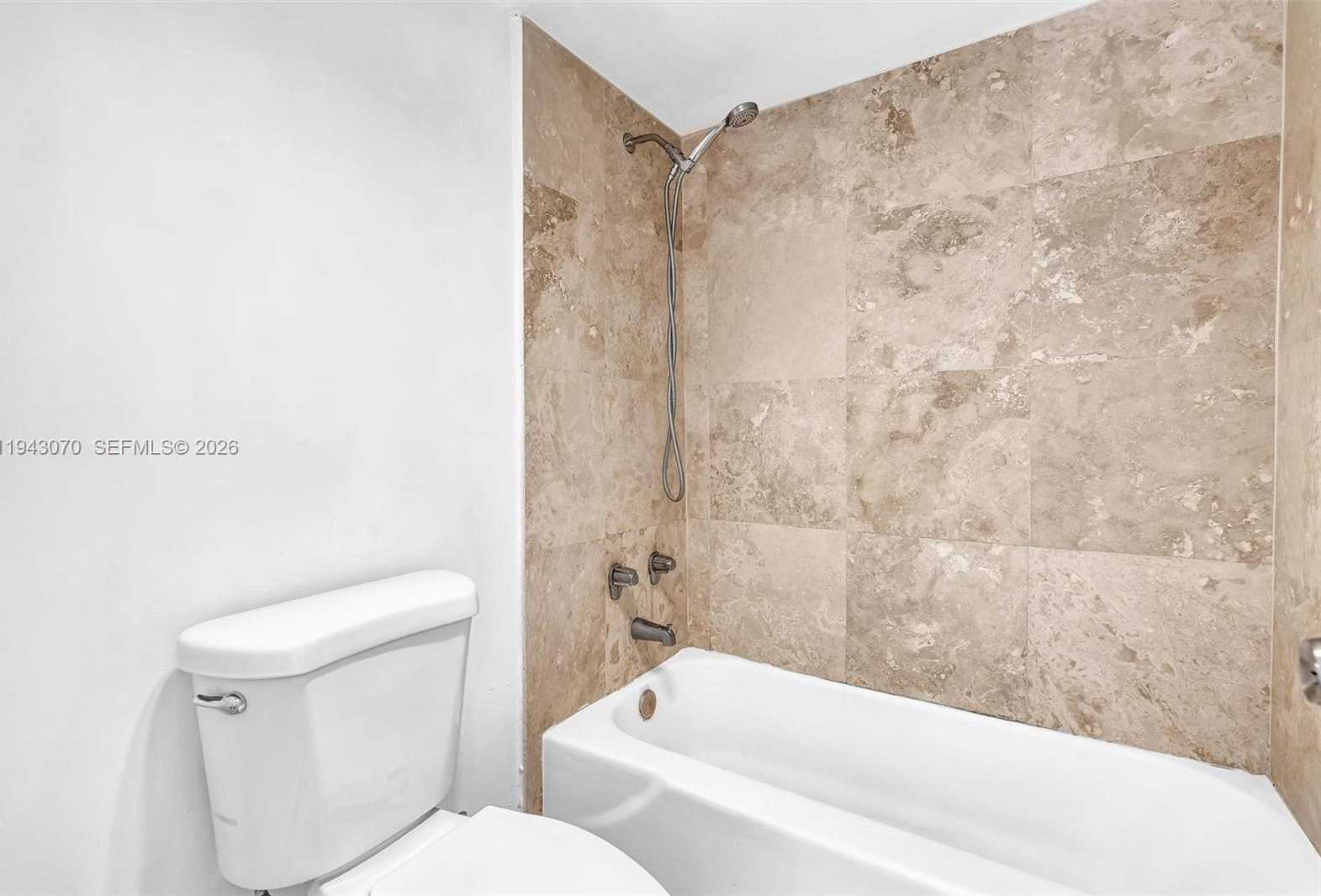 Small Image of 500 BAYVIEW DR #228, Sunny Isles Beach Number 25