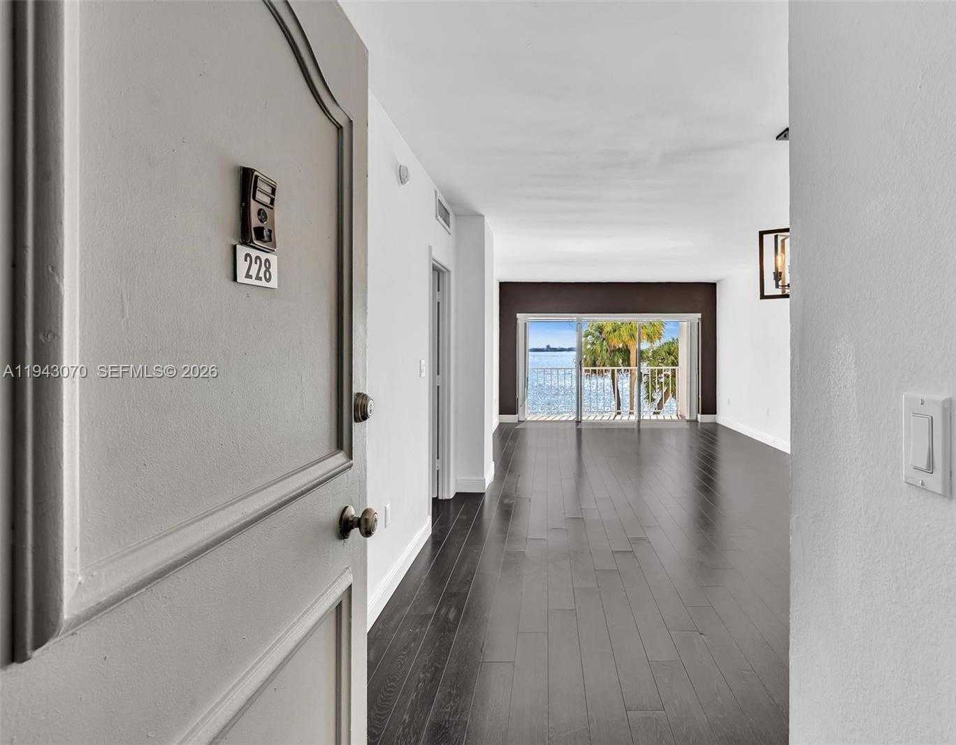 Small Image of 500 BAYVIEW DR #228, Sunny Isles Beach Number 4