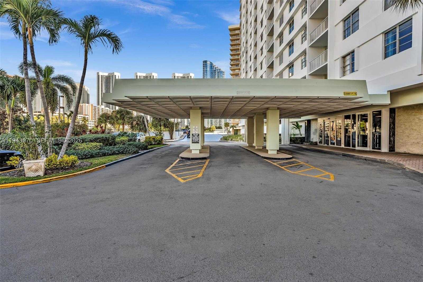 Small Image of 500 BAYVIEW DR #228, Sunny Isles Beach Number 44