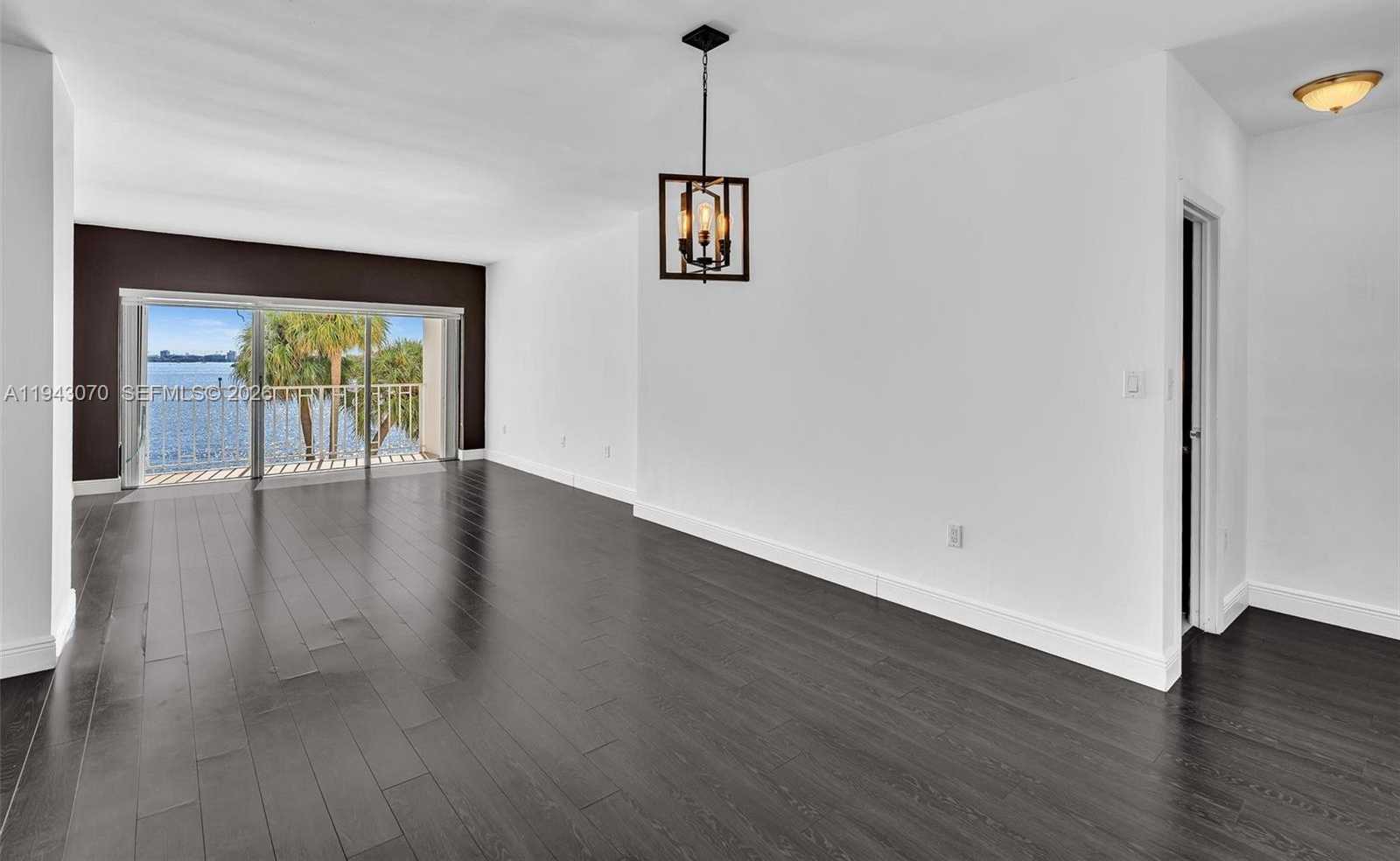 Small Image of 500 BAYVIEW DR #228, Sunny Isles Beach Number 5