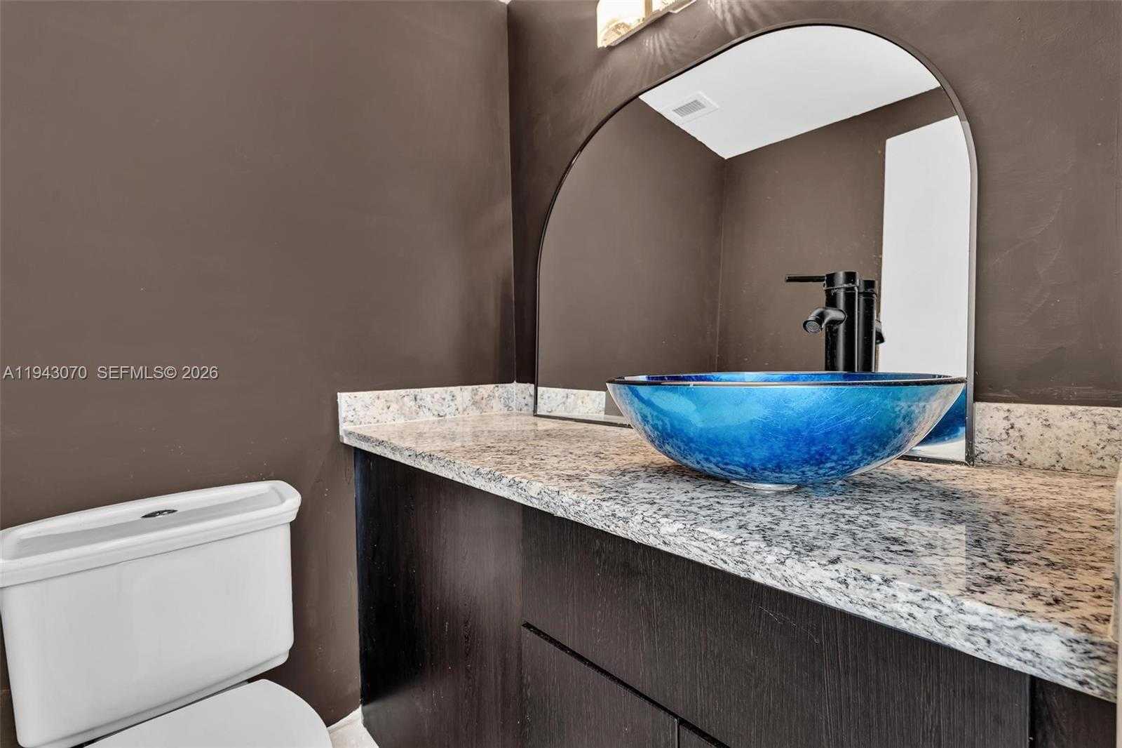 Small Image of 500 BAYVIEW DR #228, Sunny Isles Beach Number 9