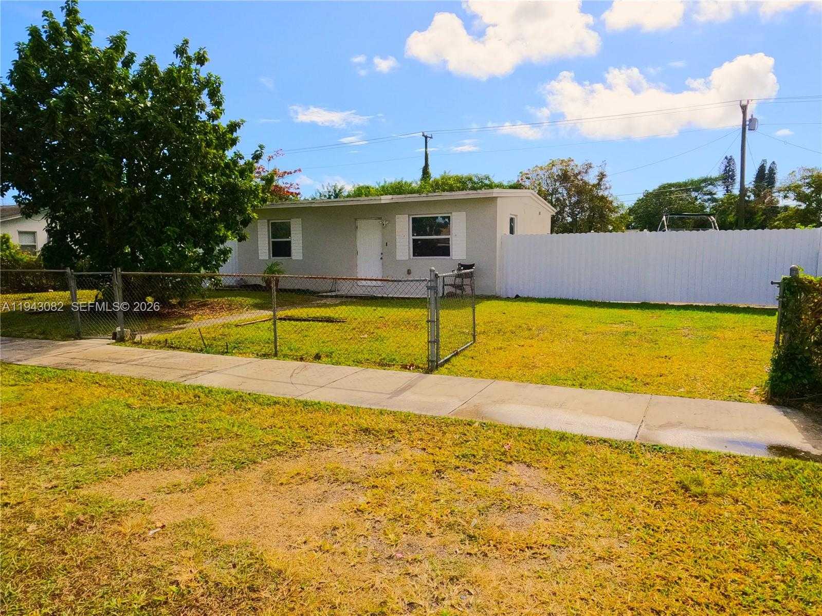 Small Image of 10450 SOUTH WEST 182ND ST, Miami Number 2