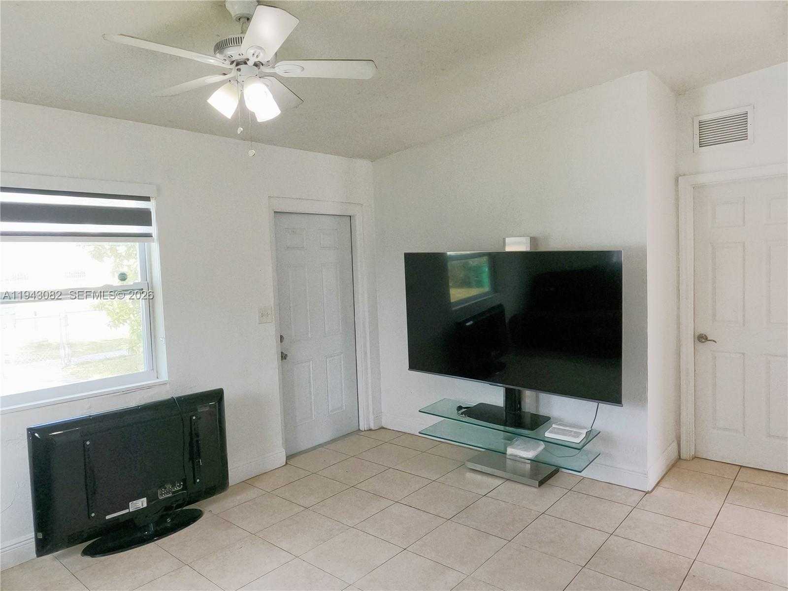 Small Image of 10450 SOUTH WEST 182ND ST, Miami Number 5