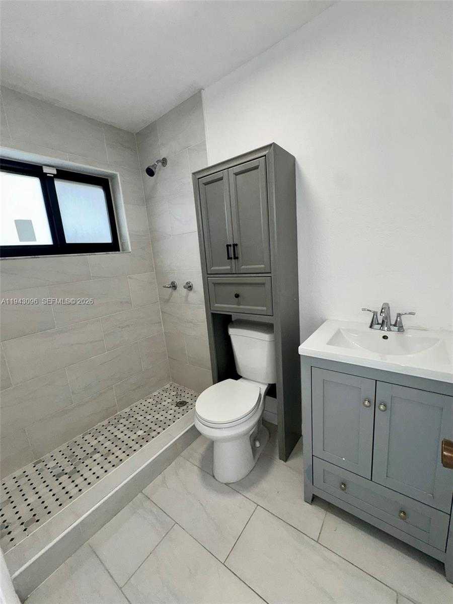 Small Image of 1150 SOUTH EAST 9TH AVE #1150, Hialeah Number 12