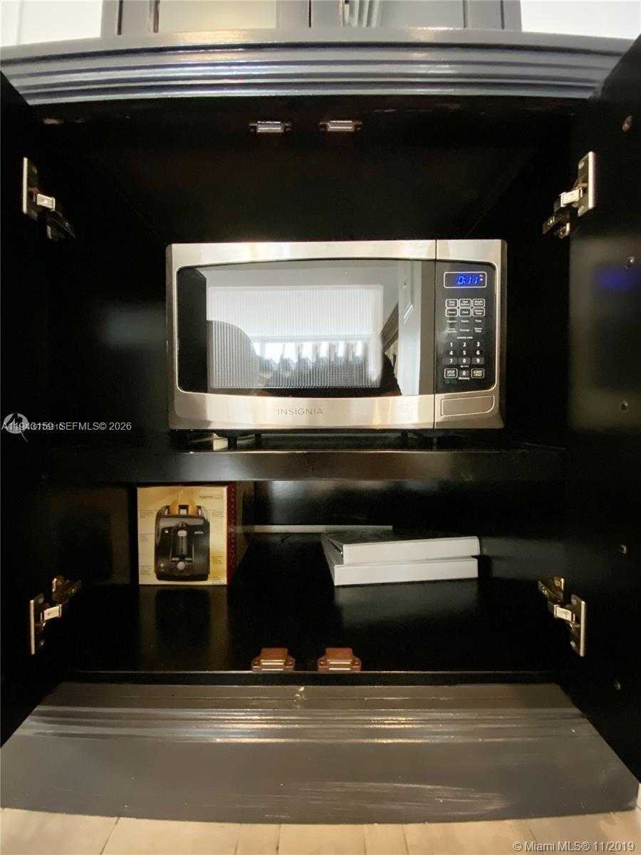 Small Image of 1100 WEST AVE #721, Miami Beach Number 16