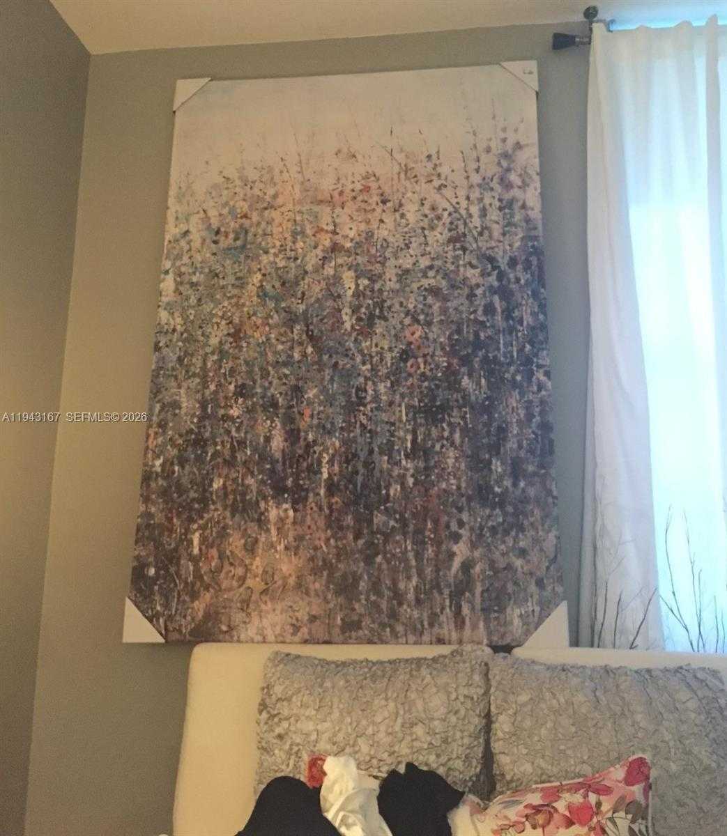 Small Image of 100 LINCOLN RD #814, Miami Beach Number 3