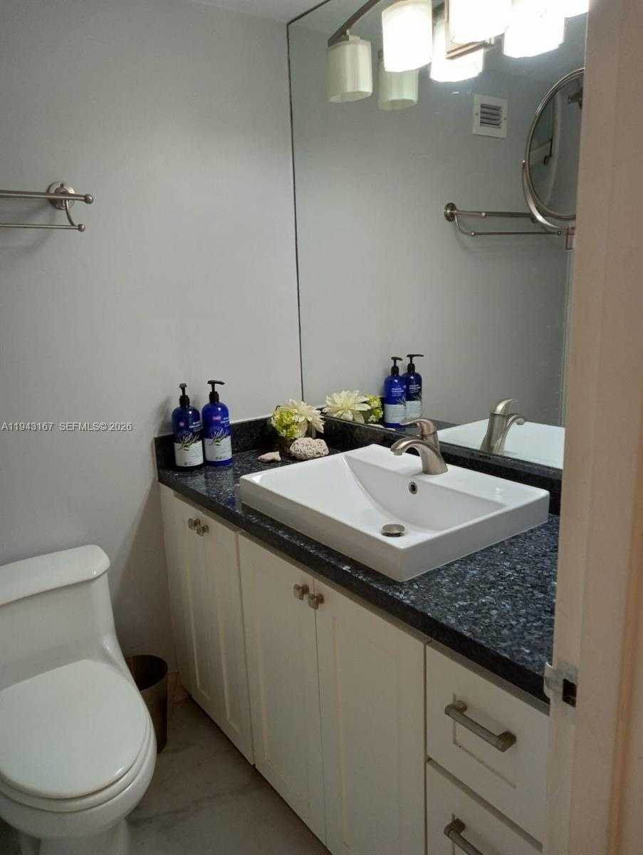 Small Image of 100 LINCOLN RD #814, Miami Beach Number 7