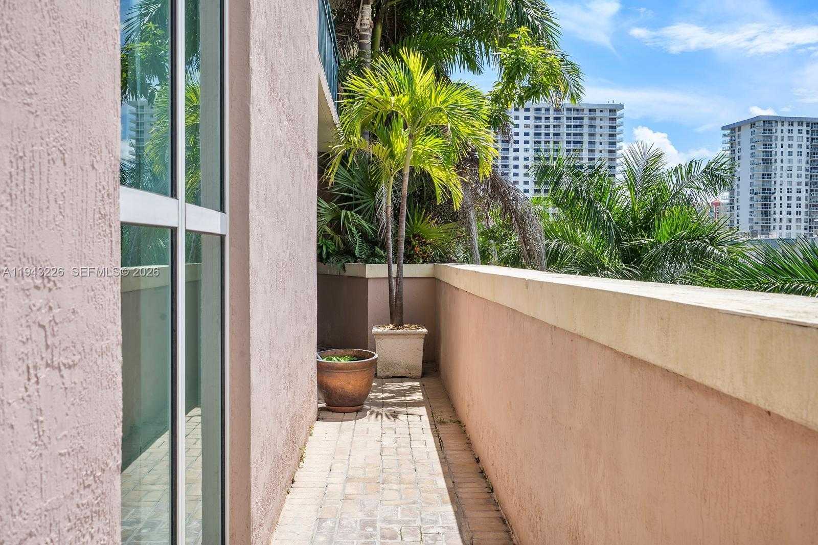 Small Image of 17555 ATLANTIC BLVD #508, Sunny Isles Beach Number 57