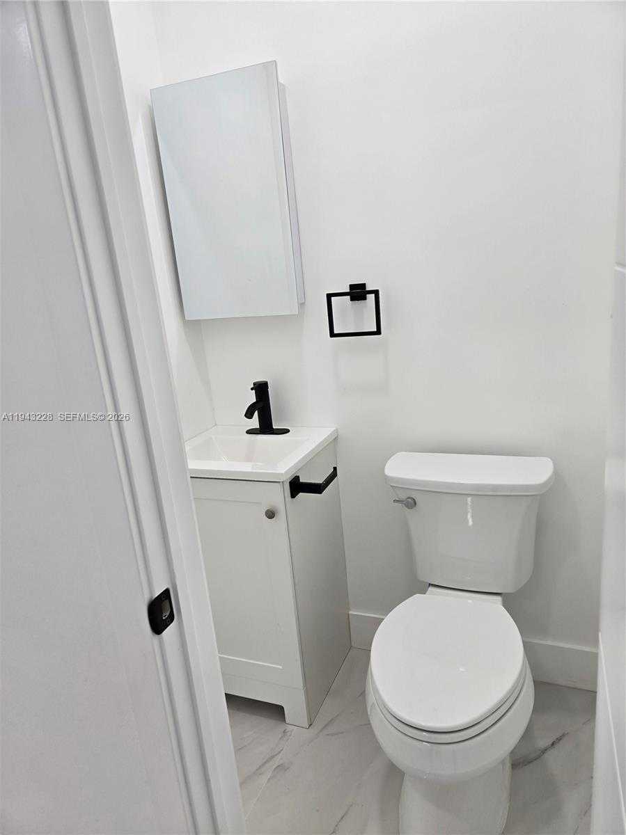 Small Image of 987 NORTH EAST 145 #B, North Miami Number 12