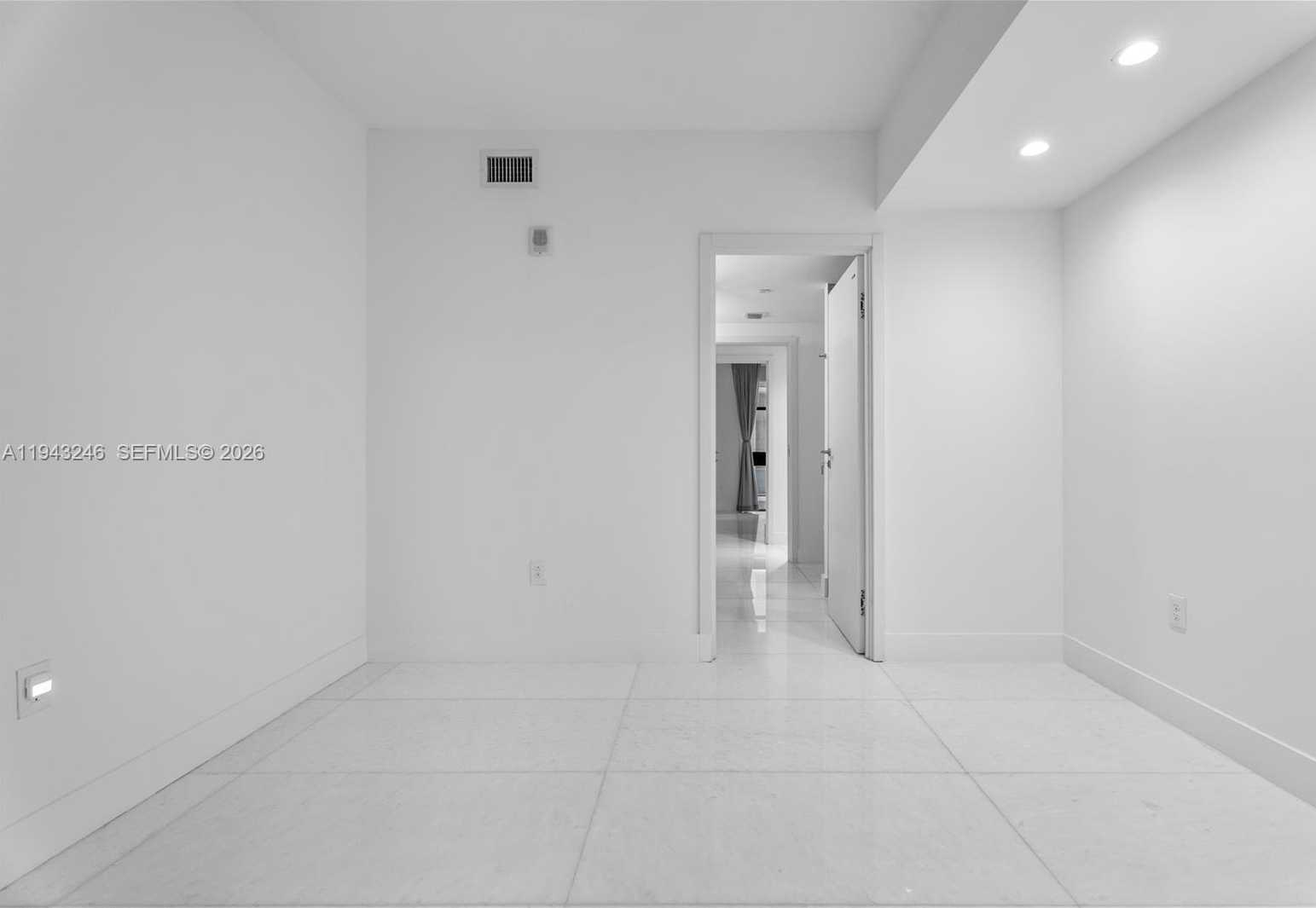 Small Image of 1010 BRICKELL AVE #1405, Miami Number 14