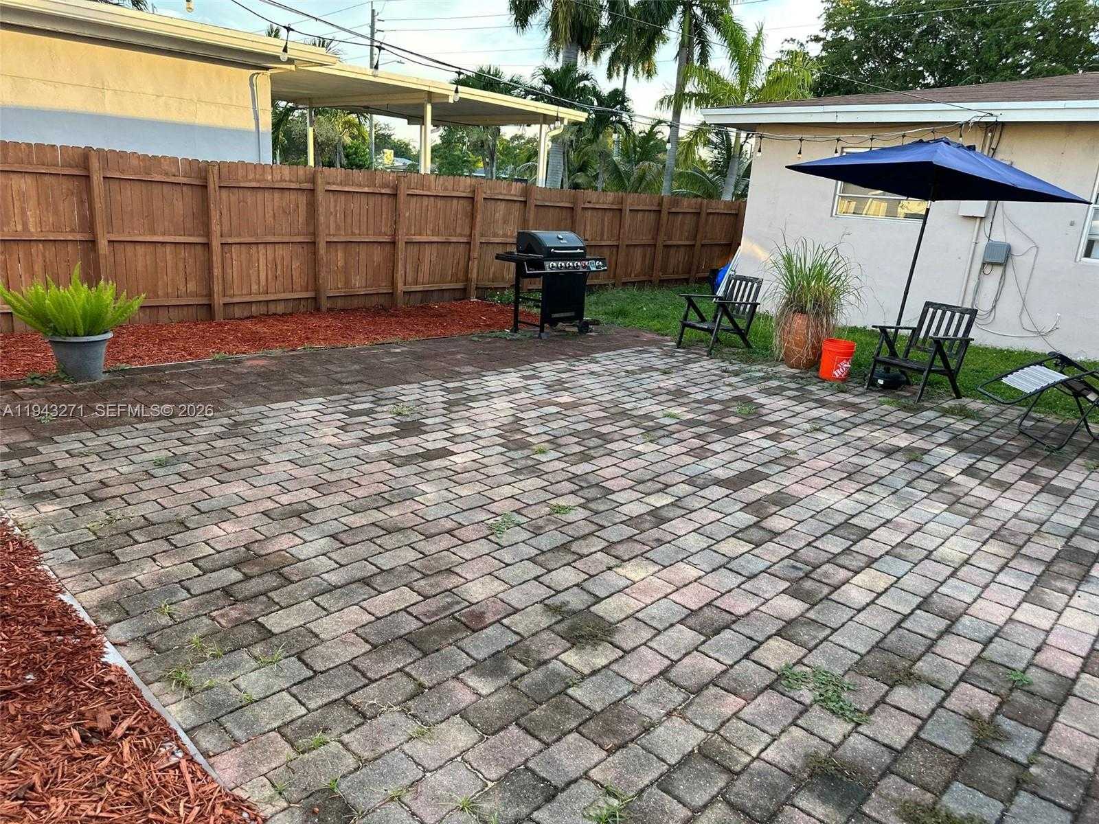 Small Image of 1610 NORTH HAYES STR #B, Hollywood Number 9