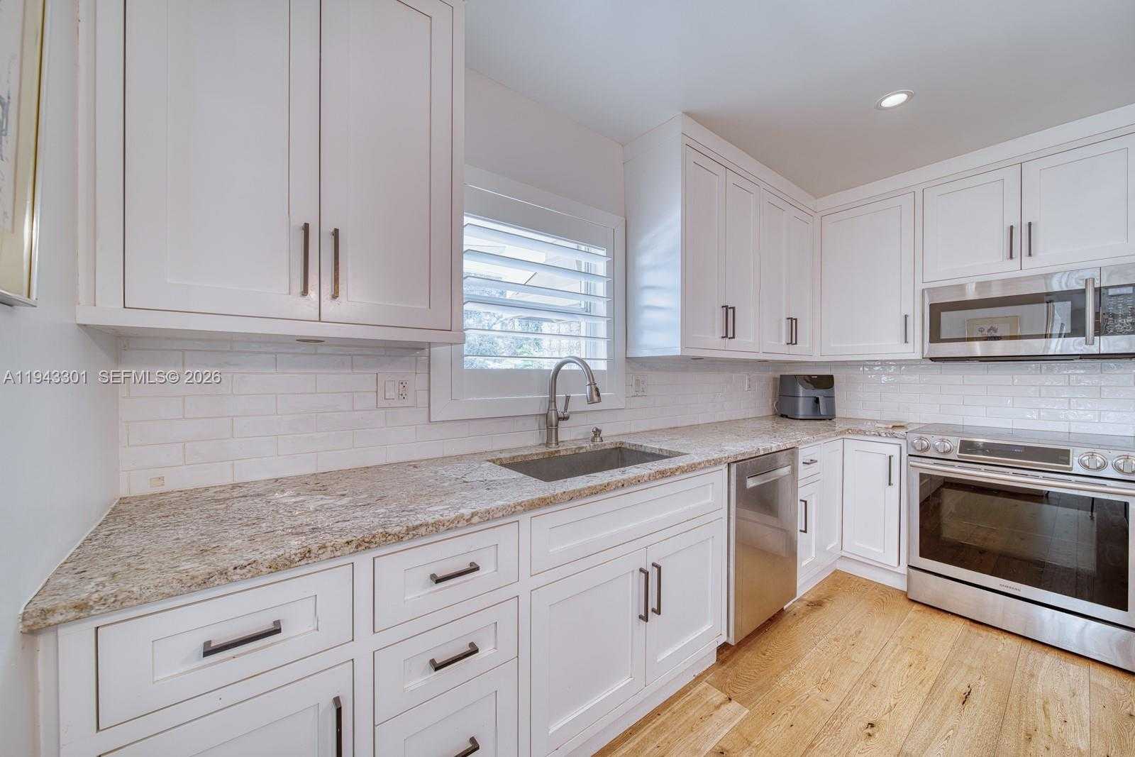 Small Image of 7621 SOUTH WEST 65TH PL, South Miami Number 10